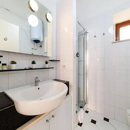 Apartment Apartment, 500m To The Sandy Sorrento
