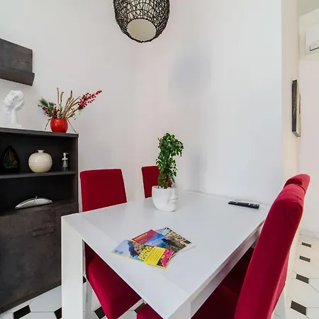 Apartment Apartment, 500m To The Sandy Sorrento