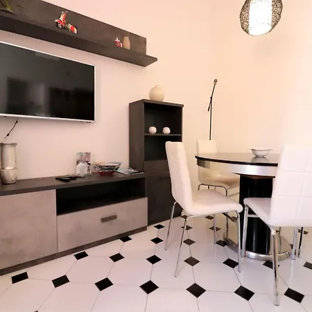 Apartment Apartment, 500m To The Sandy *
