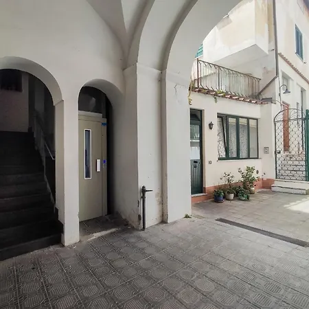 Apartment Apartment, 500m To The Sandy Sorrento